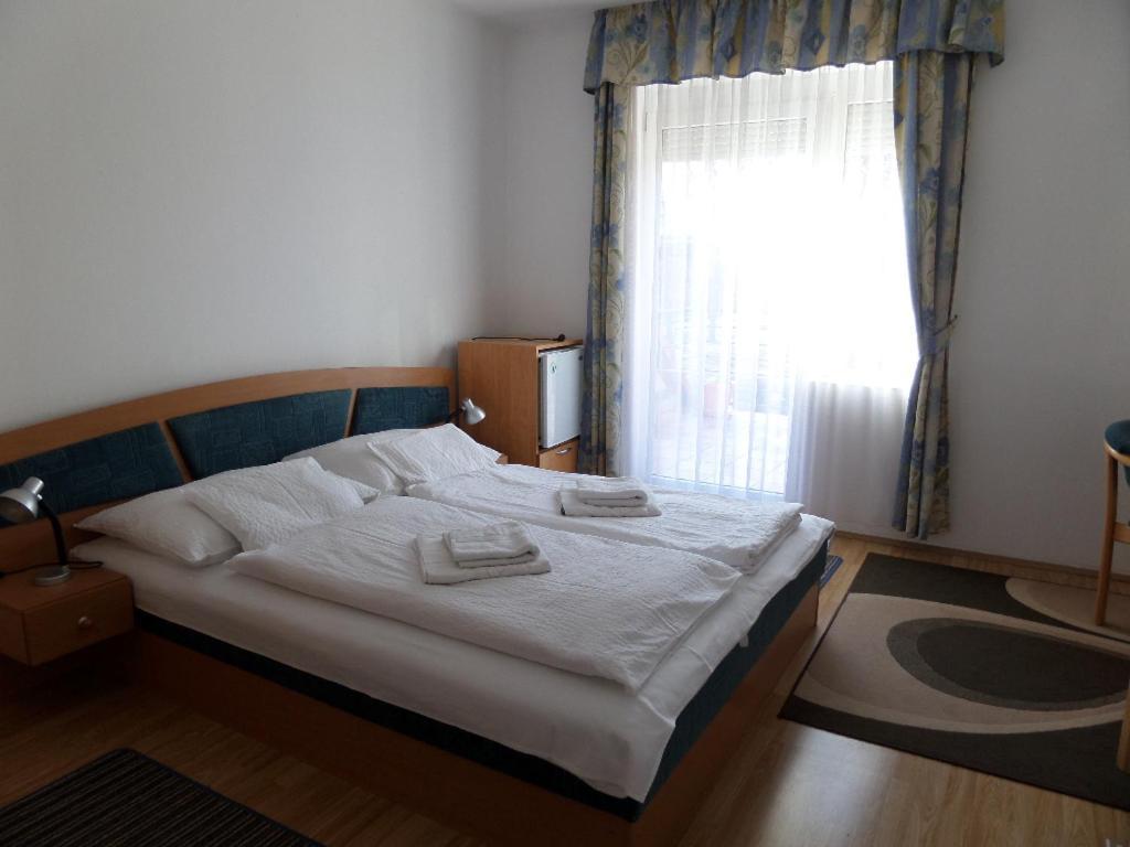Silent Apartmanhaz Harkany Exterior photo