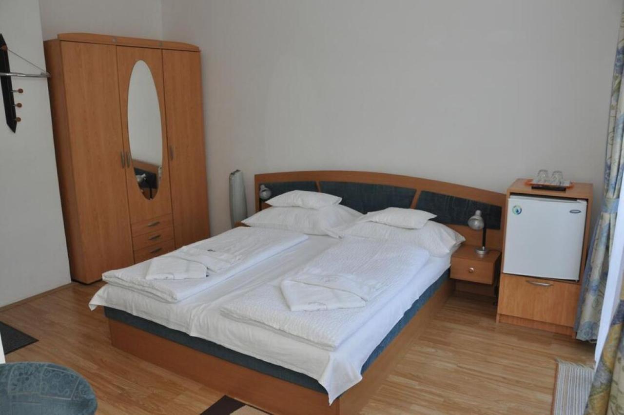 Silent Apartmanhaz Harkany Exterior photo
